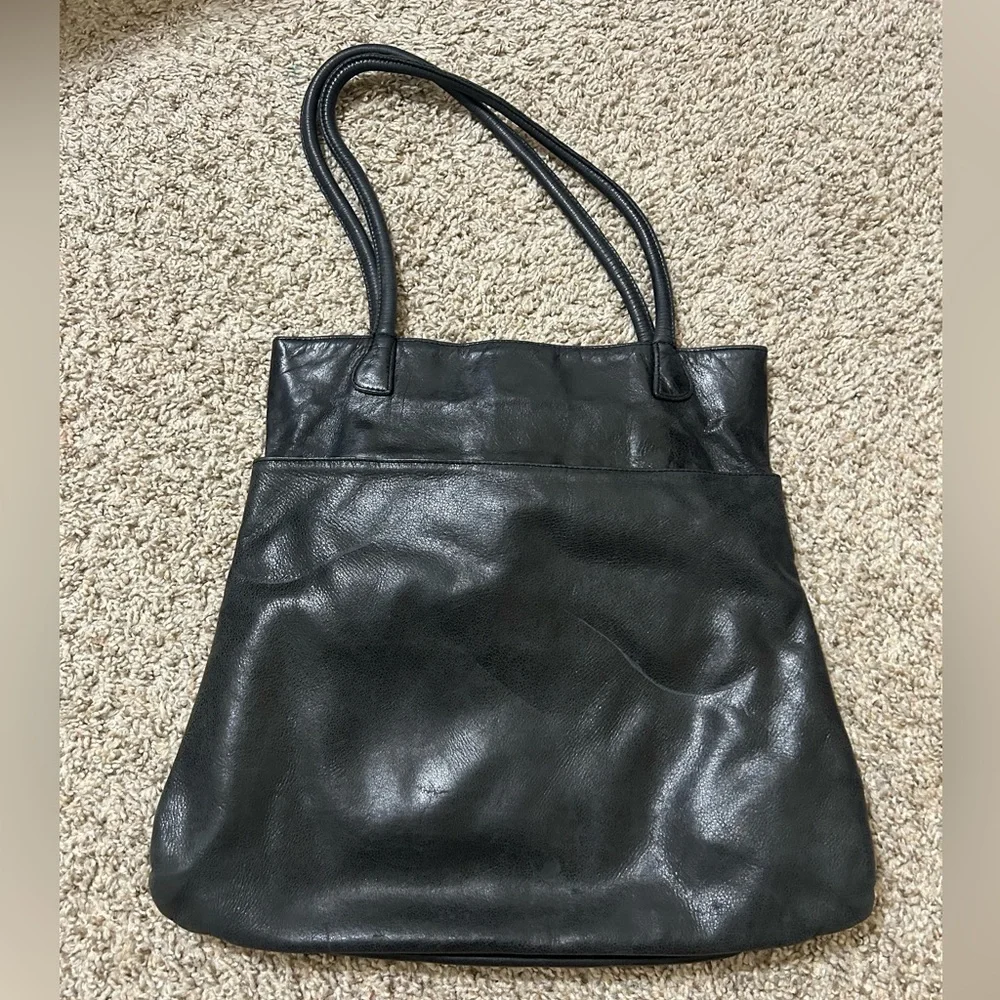 Sabina New York Savage Medium Leather Shoulder Bag Black Magnetic Closure Travel